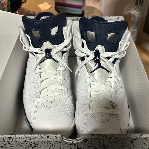 Preowned with box - Size 10 - Jordan 6 Retro Midnight Navy & White
